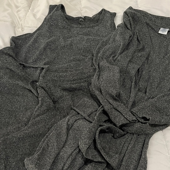 Gray Knit Tank Top and Robe Set - Picture 4 of 5